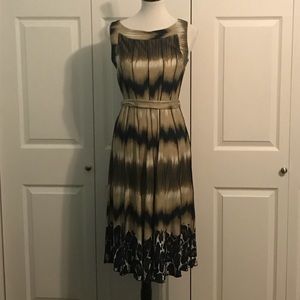 Beautiful Voir Voir Navy & Tan Dress.  Size 8.